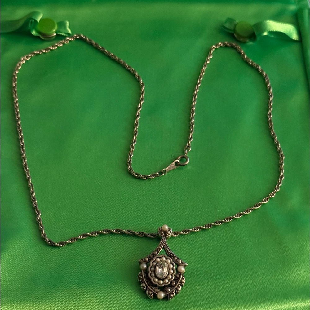 Elegant Vintage Style Silver Color Pendant Necklace